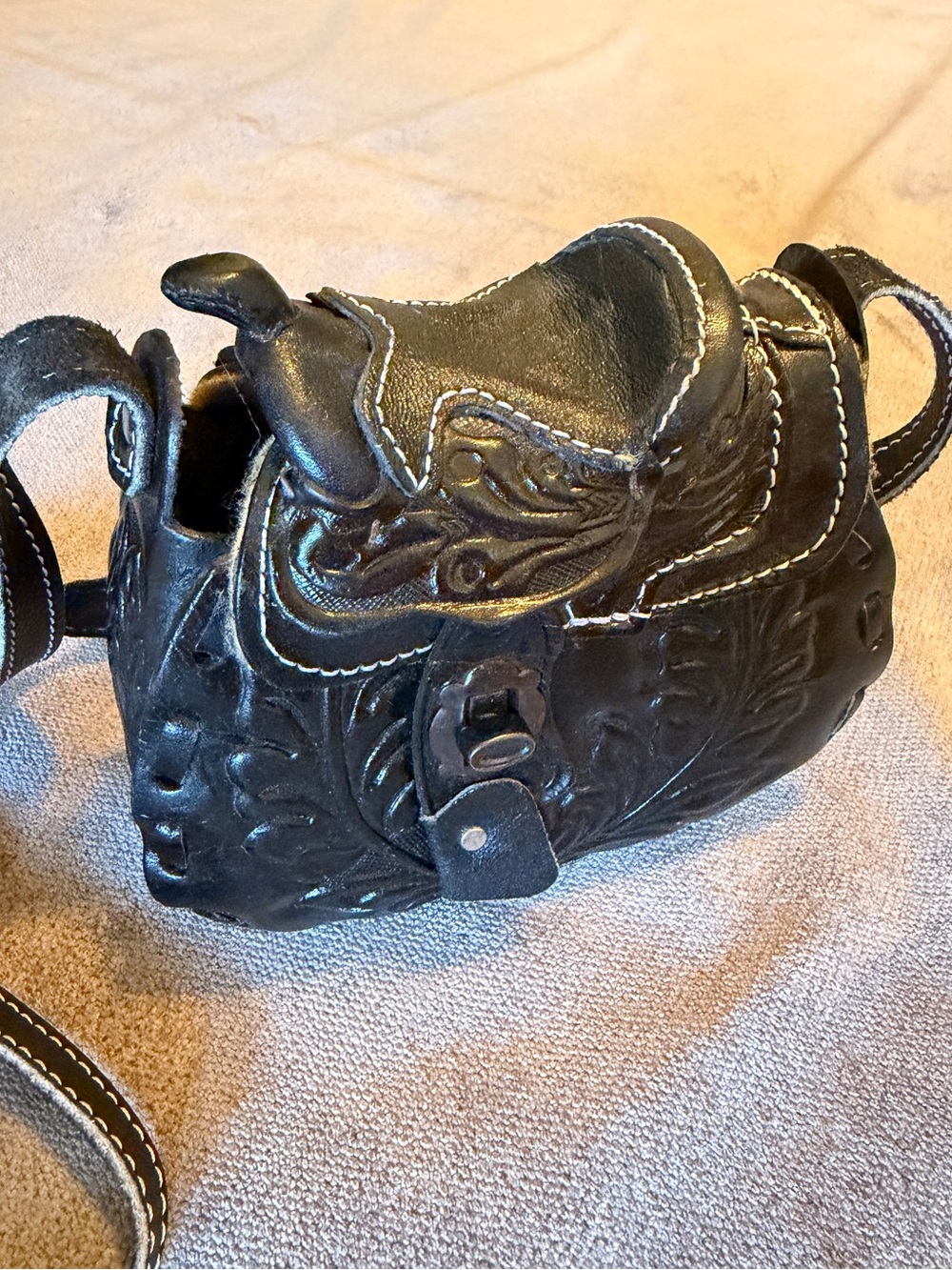 VINTAGE Black Tooled Leather Horse Saddle Bag - Picture 4 of 16